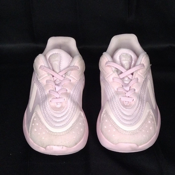 Introducing the Pink Adidas Ozelia Size 12 Kids - Step into Style and Comfort! - Picture 3 of 6